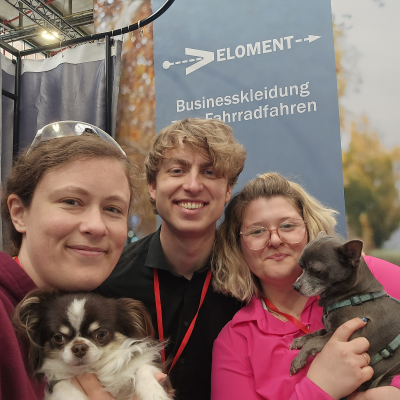 Messestand von VELOMENT auf Cyclingworld 2025, Frühlingskollektion, Fahrradkleidung, Fahrradpendeln, Businesskleidung, Funktionskleidung