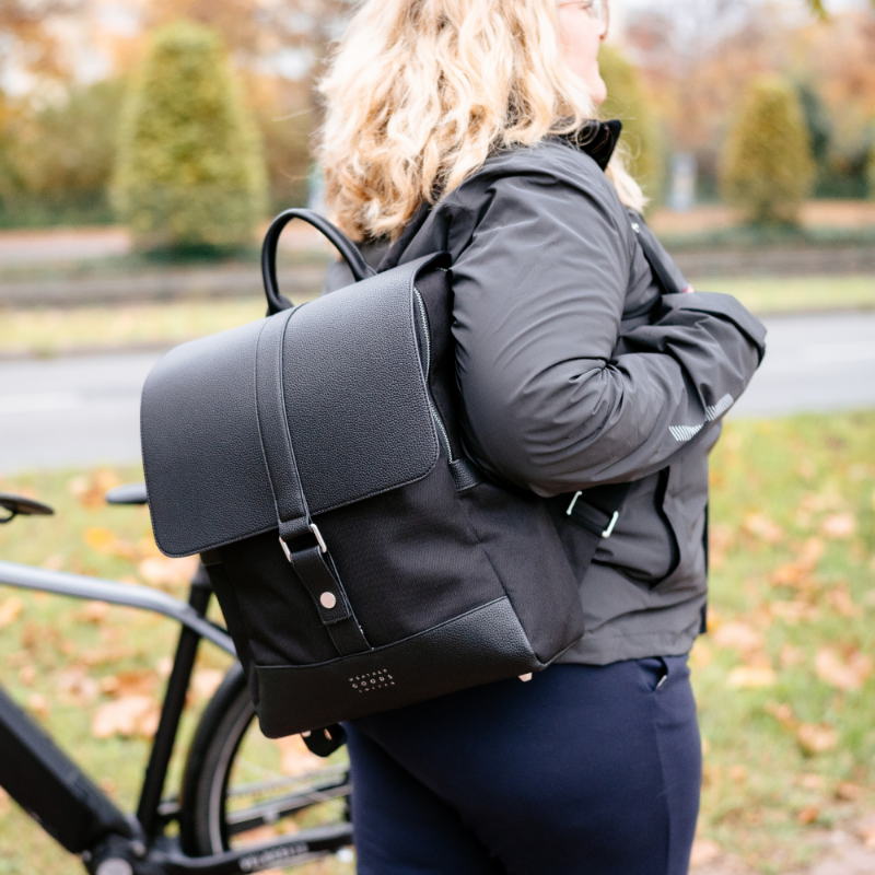WeatherGoods Sweden Fahrradtasche schwarz, Businesstasche, Rucksack, Laptopfach, wasserfest, für Fahrradfahrer, Gepäckträgerfunktion, Office geeignet