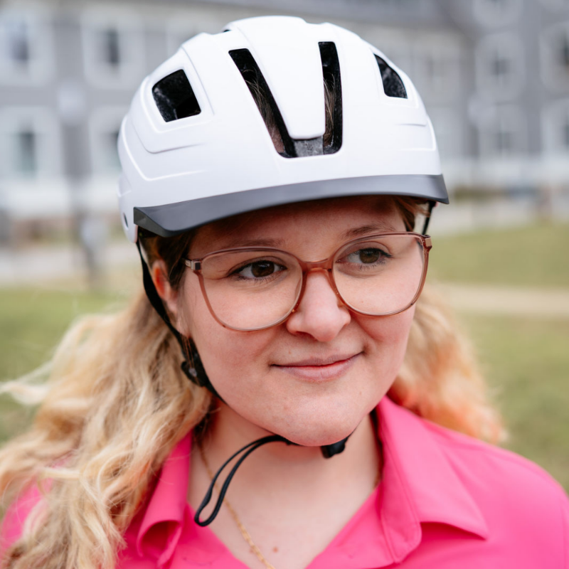 Fahrradhelm mit Rücklicht, weiß, Urban Helm, Fahrradfahren, Fahrradpendeln
