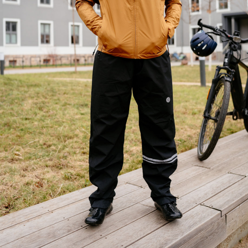 AGU_Regenhose_Fahrrad_Regenbekleidung_Fahrradfahren_Winterkleidung_schwarz_Unisex_Veloment
